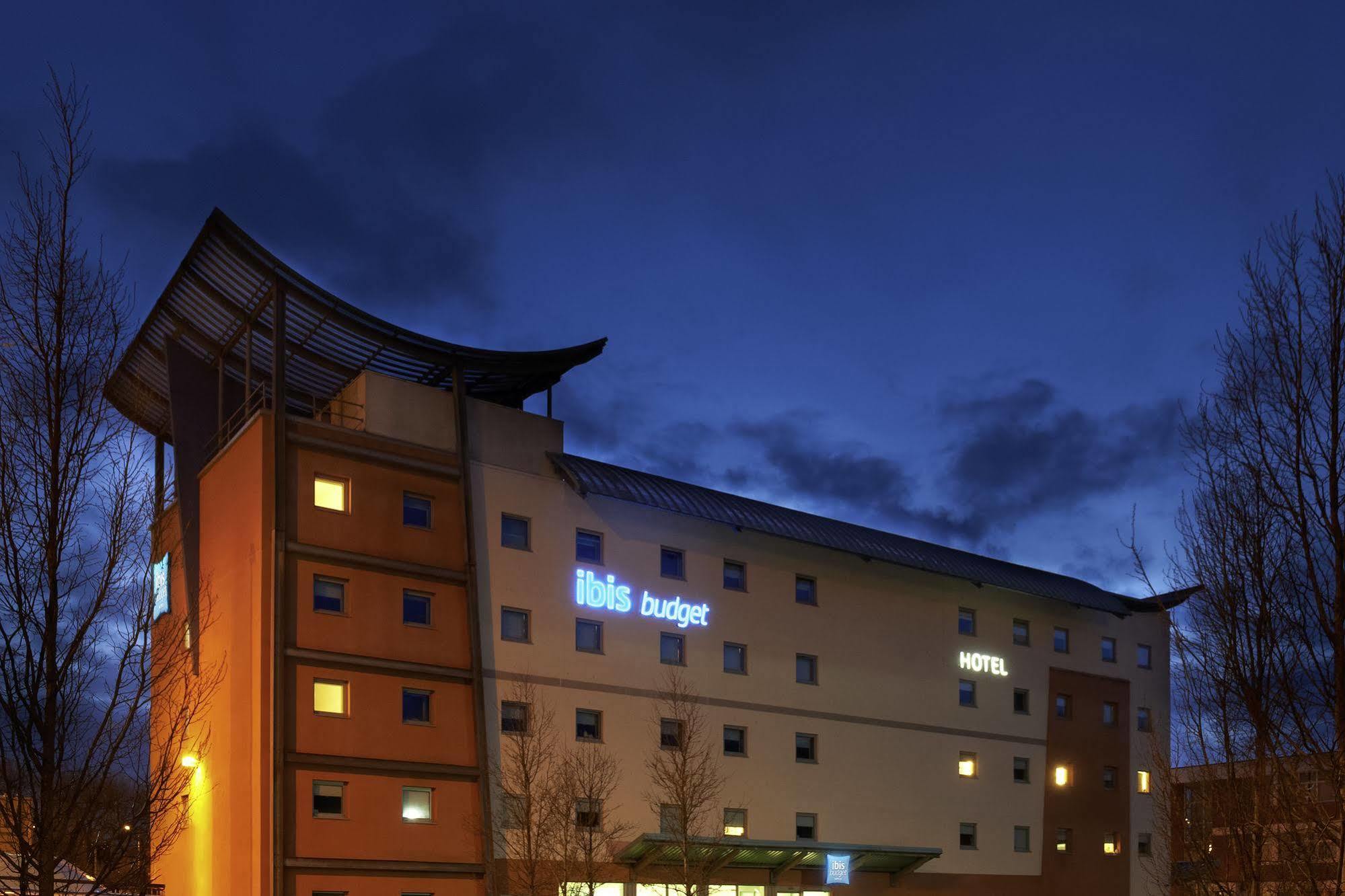 Ibis Budget Newport Exterior photo
