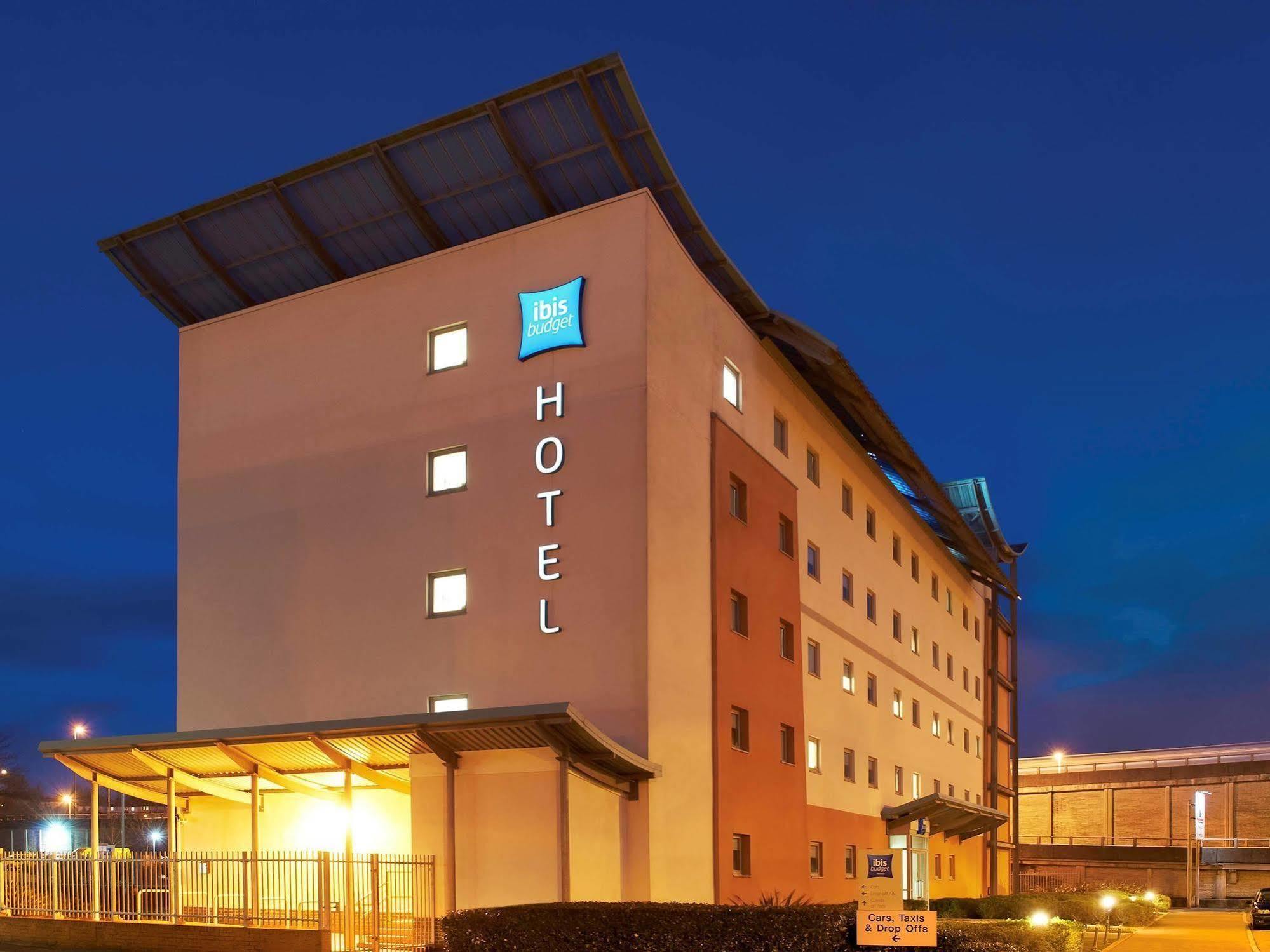 Ibis Budget Newport Exterior photo